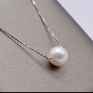FLOATING PEARL NECKLACE